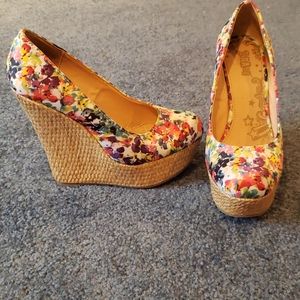 Floral wedges
